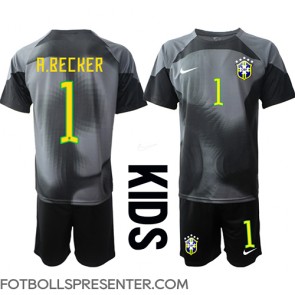 Brasilien Alisson Becker #1 Målvakt Hemmatröja Barn VM 2022 Kortärmad (+ korta byxor)